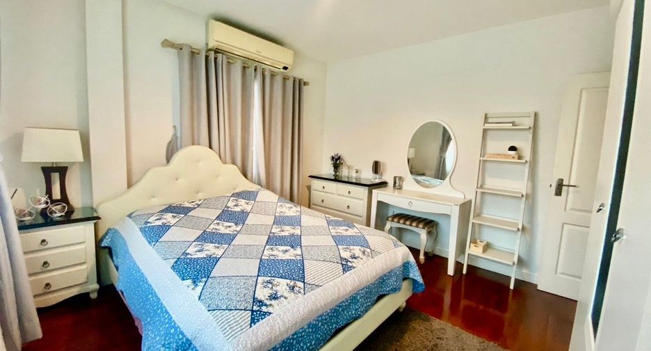For sale 5 bedrooms house in Mueang Chiang Mai, Chiang Mai
