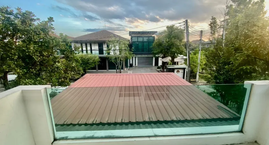 For sale 5 bedrooms house in Mueang Chiang Mai, Chiang Mai