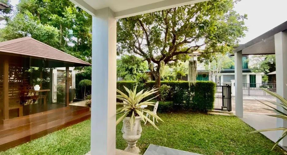 For sale 5 bedrooms house in Mueang Chiang Mai, Chiang Mai
