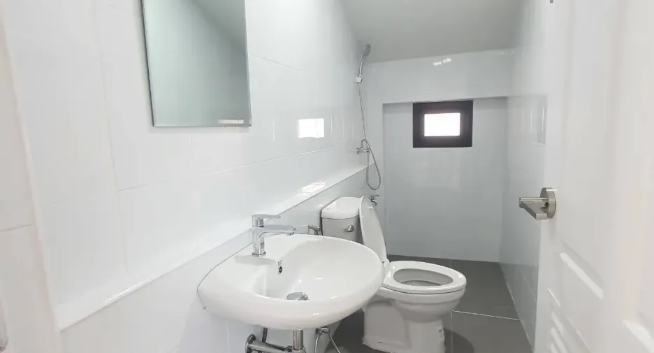 For sale 3 bedrooms house in Saraphi, Chiang Mai