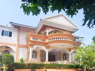 For sale 4 ベッドルーム house in Bang Kapi, Bangkok