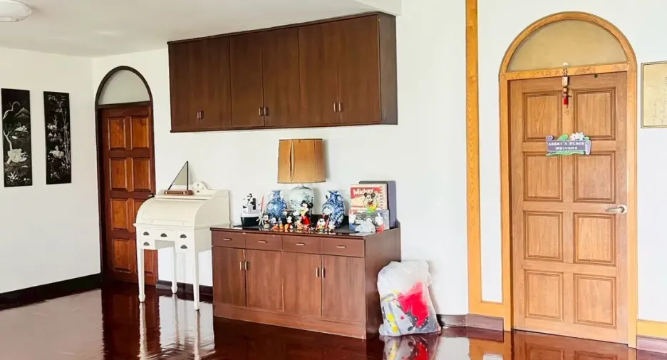 For sale 4 ベッドルーム house in Bang Kapi, Bangkok