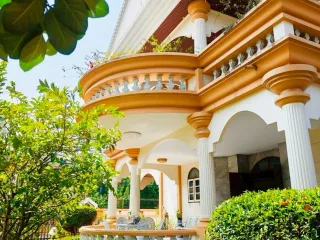For sale 4 ベッドルーム house in Bang Kapi, Bangkok