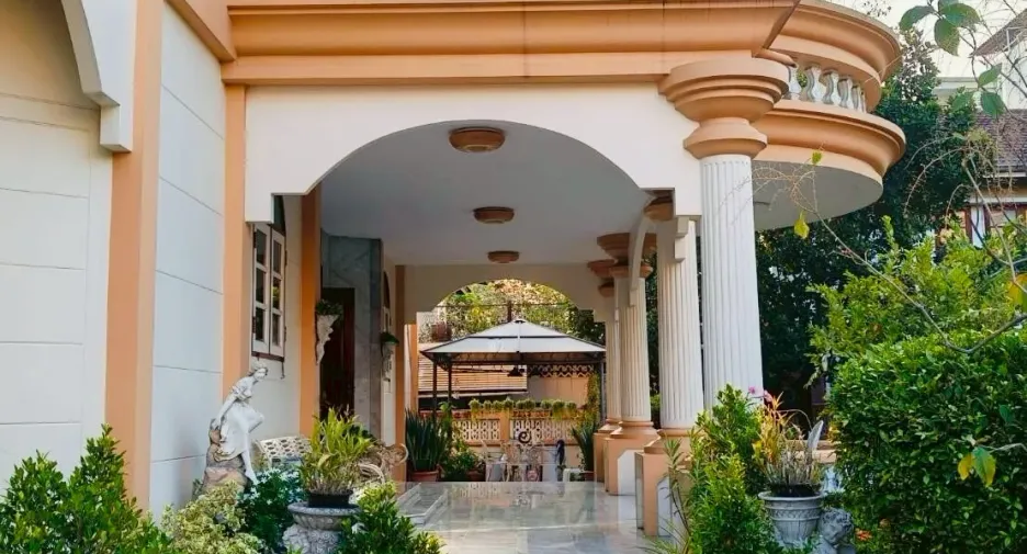 For sale 4 ベッドルーム house in Bang Kapi, Bangkok