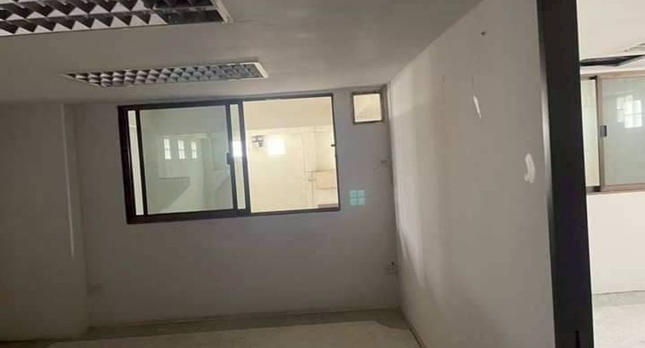 Local comercial en venta de 10 habitaciones en Bang Bon, Bangkok