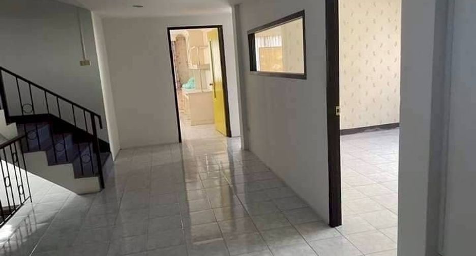 Local comercial en venta de 10 habitaciones en Bang Bon, Bangkok