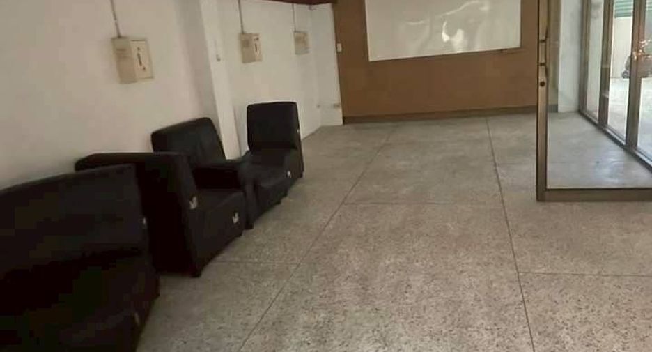 Local comercial en venta de 10 habitaciones en Bang Bon, Bangkok