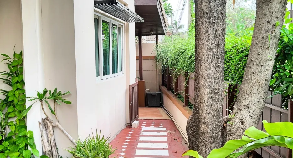 For sale and for rent 4 bedrooms house in Khan Na Yao, Bangkok
