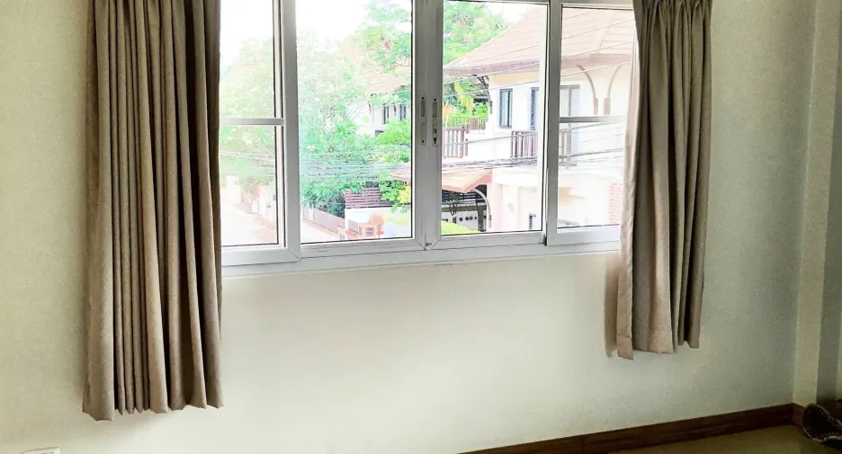 For sale and for rent 4 bedrooms house in Khan Na Yao, Bangkok