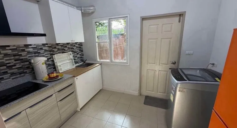 For rent 4 bedrooms house in Mueang Chiang Mai, Chiang Mai