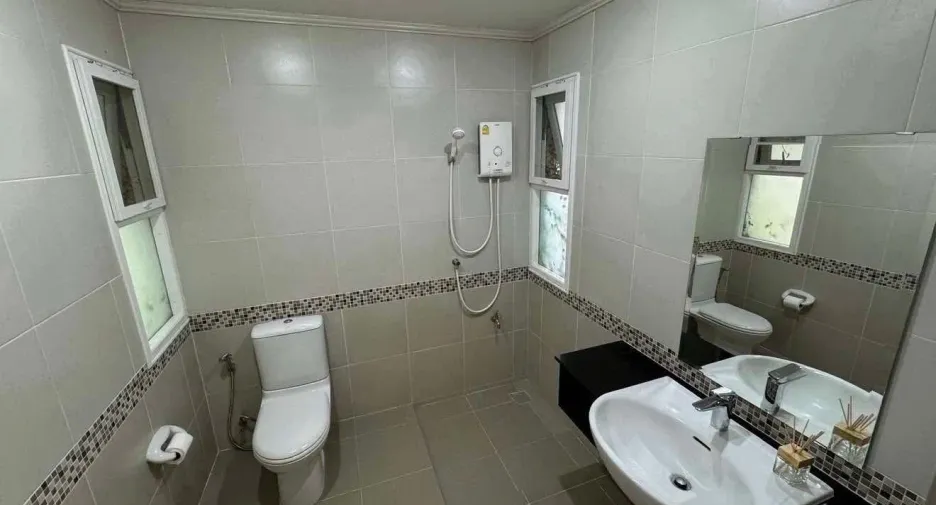 For rent 4 bedrooms house in Mueang Chiang Mai, Chiang Mai