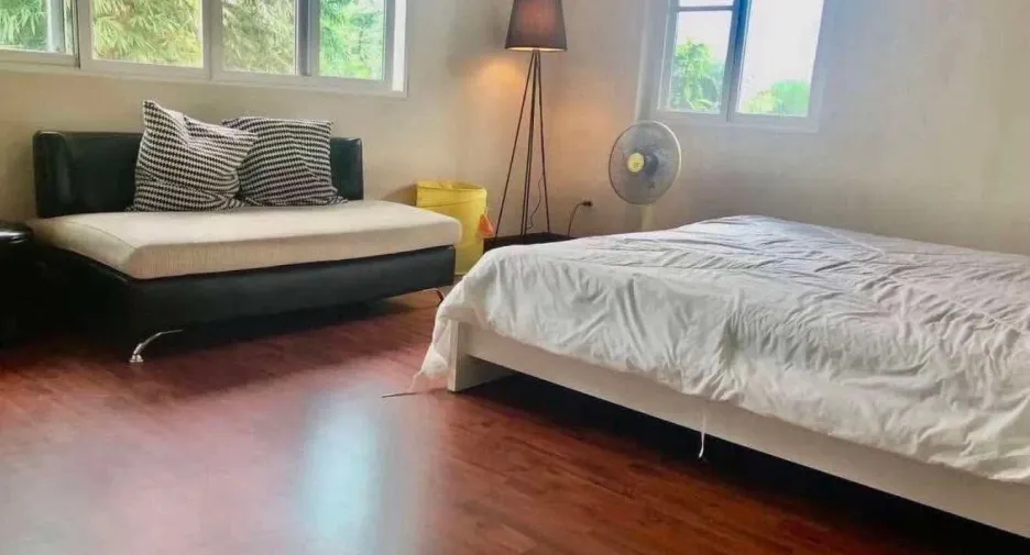 For rent 4 bedrooms house in Mueang Chiang Mai, Chiang Mai