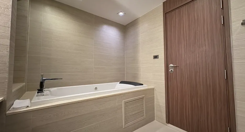For sale and for rent 3 bedrooms condo in Sathon, Bangkok