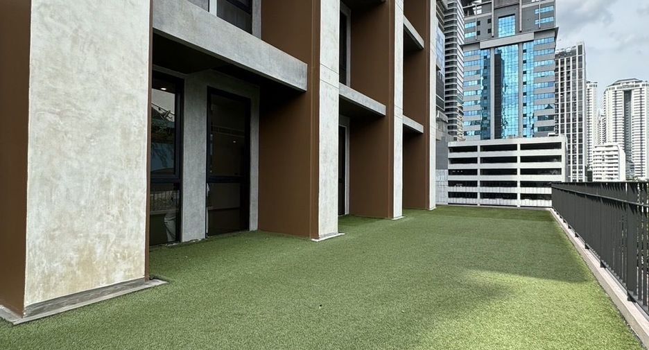 Condo en venta y en alquiler de 3 habitaciones en Sathon, Bangkok