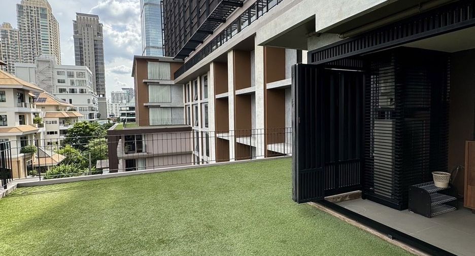 Condo en venta y en alquiler de 3 habitaciones en Sathon, Bangkok