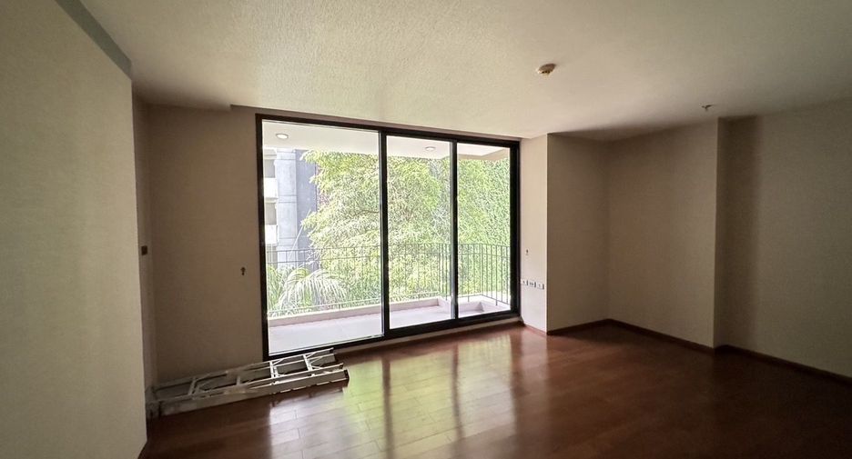 Condo en venta y en alquiler de 3 habitaciones en Sathon, Bangkok