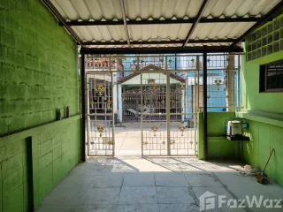 For rent 2 bedrooms townhouse in Bang Khun Thian, Bangkok