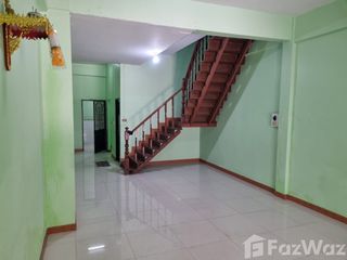For rent 2 bedrooms townhouse in Bang Khun Thian, Bangkok