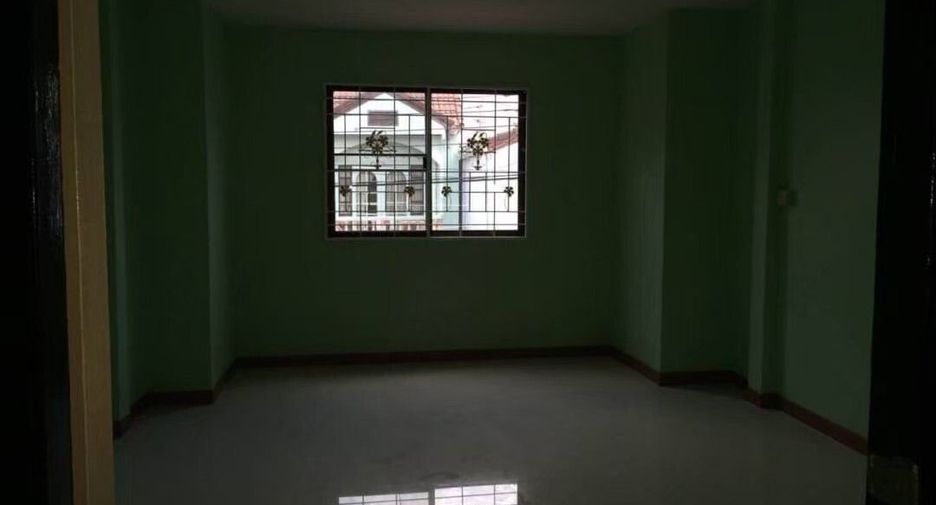Casa adosada en alquiler de 2 habitaciones en Bang Khun Thian, Bangkok