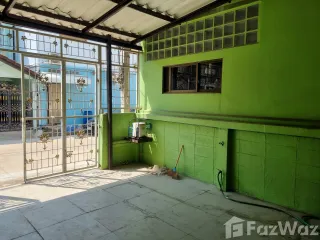 For rent 2 bedrooms townhouse in Bang Khun Thian, Bangkok