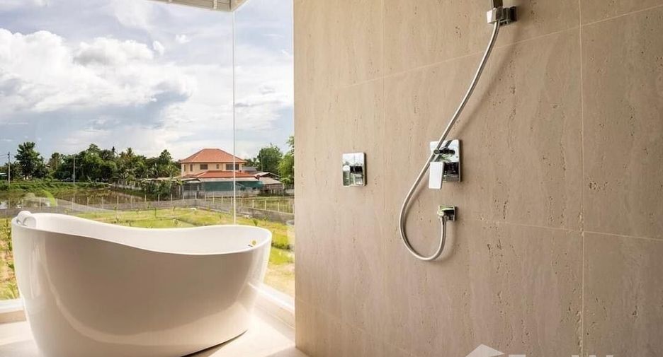 For rent 4 bedrooms villa in San Sai, Chiang Mai