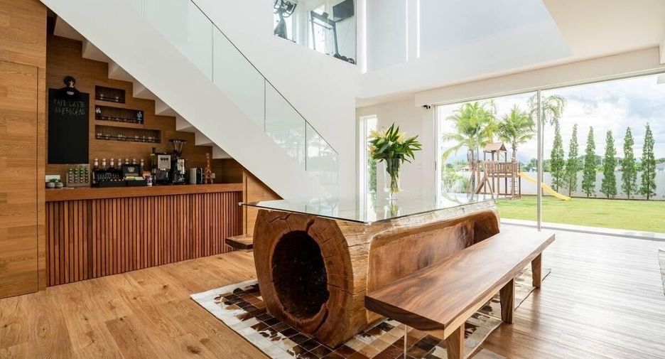 For rent 4 bedrooms villa in San Sai, Chiang Mai