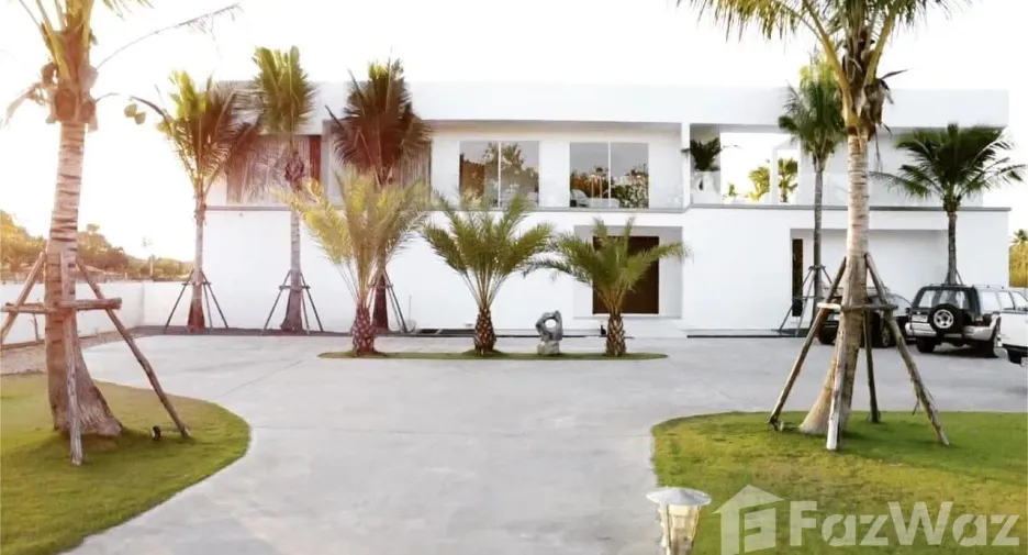 For rent 4 bedrooms villa in San Sai, Chiang Mai