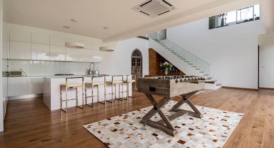 For rent 4 bedrooms villa in San Sai, Chiang Mai