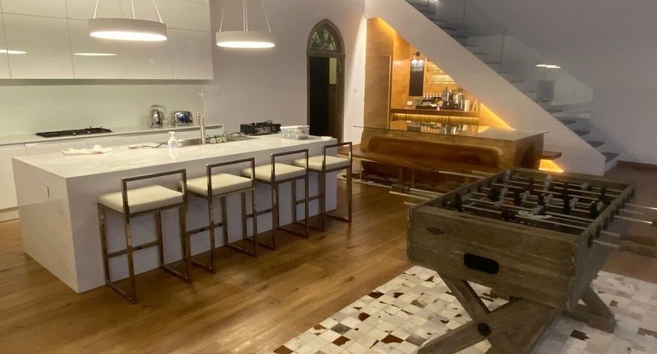For rent 4 bedrooms villa in San Sai, Chiang Mai