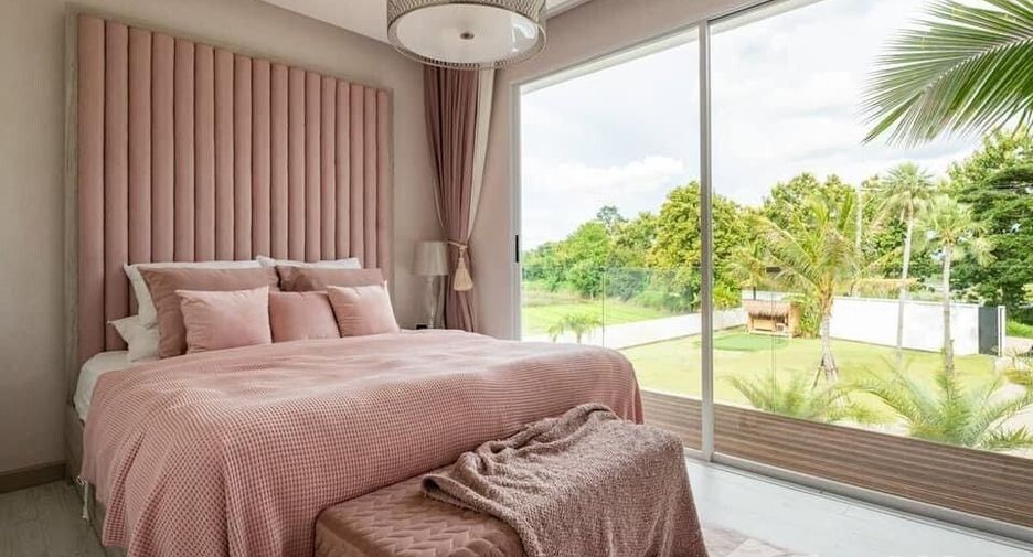 For rent 4 bedrooms villa in San Sai, Chiang Mai