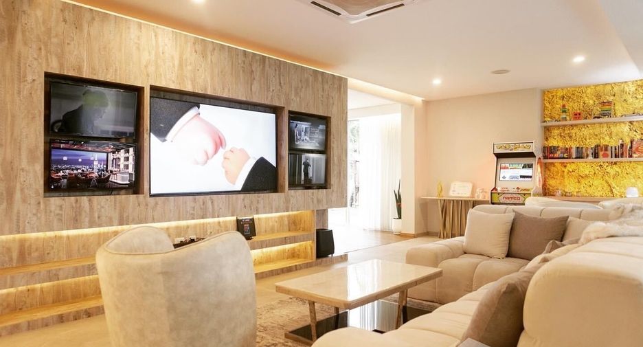 For rent 4 bedrooms villa in San Sai, Chiang Mai
