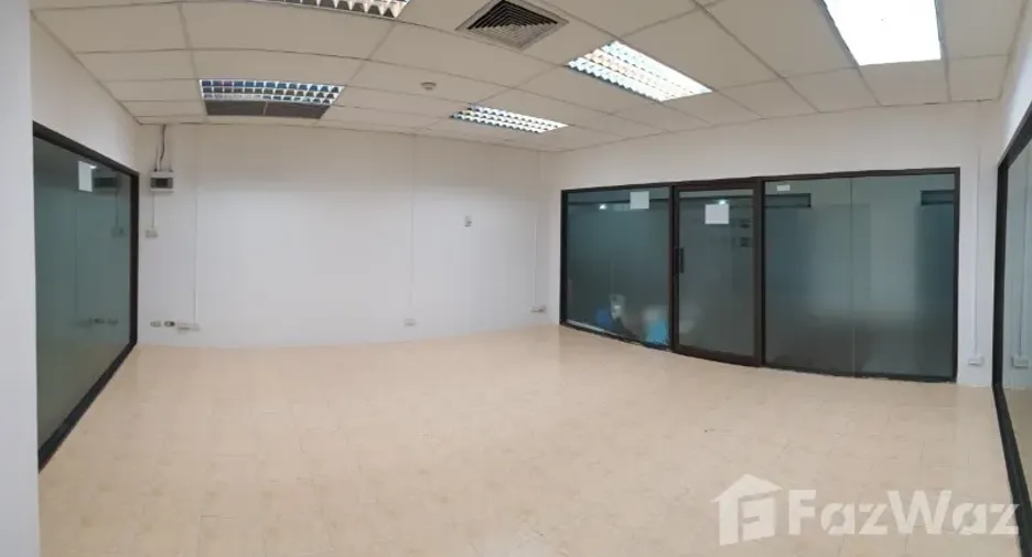 Oficina en venta y en alquiler en Khlong Toei, Bangkok