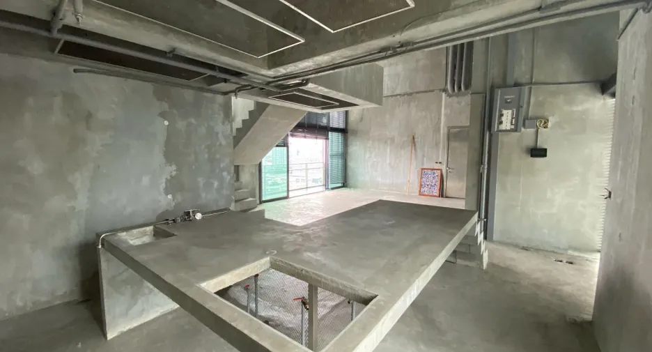 For sale 4 bedrooms condo in Watthana, Bangkok