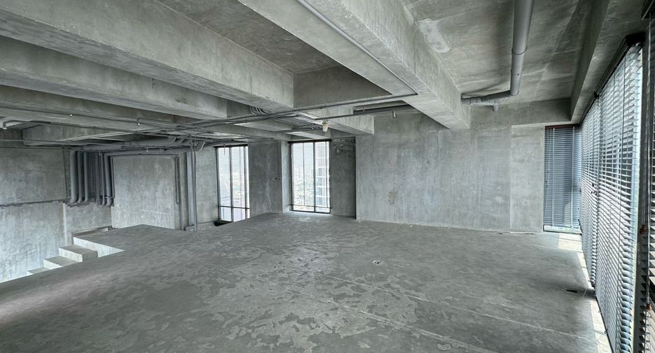 For sale 4 bedrooms condo in Watthana, Bangkok