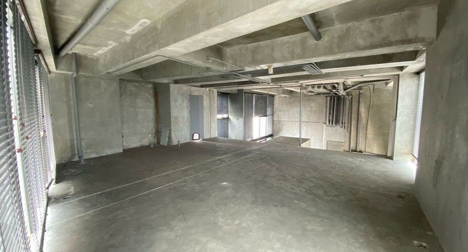 For sale 4 bedrooms condo in Watthana, Bangkok