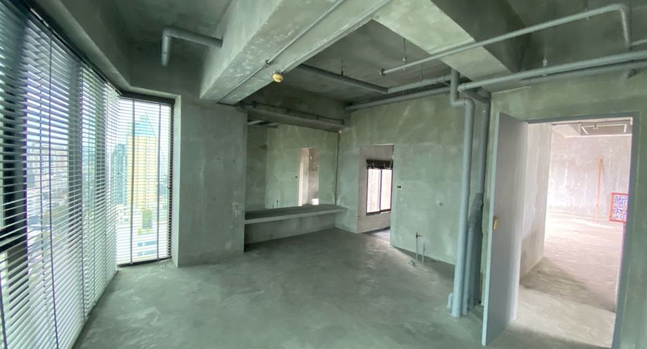 For sale 4 bedrooms condo in Watthana, Bangkok