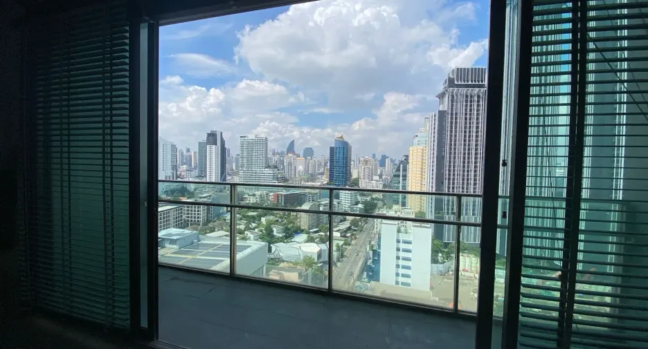 For sale 4 bedrooms condo in Watthana, Bangkok