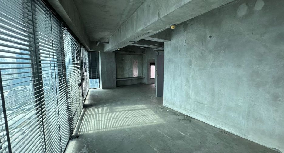 For sale 4 bedrooms condo in Watthana, Bangkok