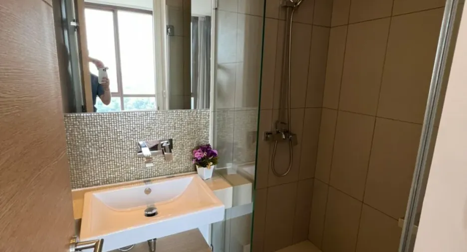 Condo en venta y en alquiler de 2 habitaciones en Khlong Toei, Bangkok