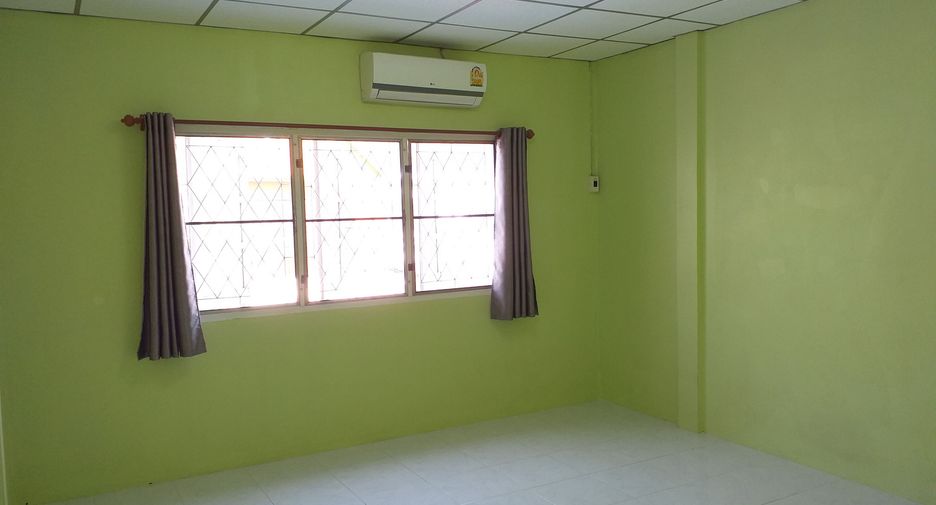 For rent 2 bedrooms townhouse in Min Buri, Bangkok