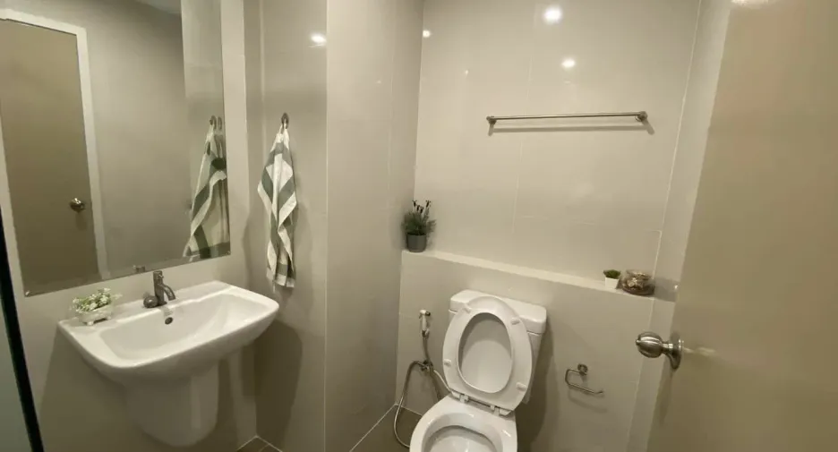 For rent 1 bed condo in Mueang Samut Prakan, Samut Prakan