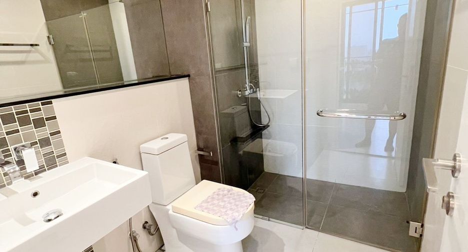 For sale and for rent studio condo in Khlong San, Bangkok