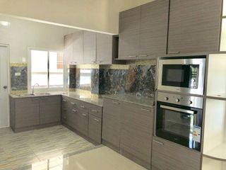For sale and for rent 5 bedrooms house in San Kamphaeng, Chiang Mai