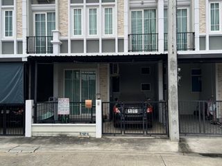 For sale 3 bedrooms townhouse in Khlong Sam Wa, Bangkok