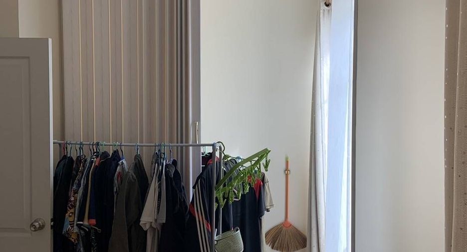 For sale 3 bedrooms townhouse in Khlong Sam Wa, Bangkok