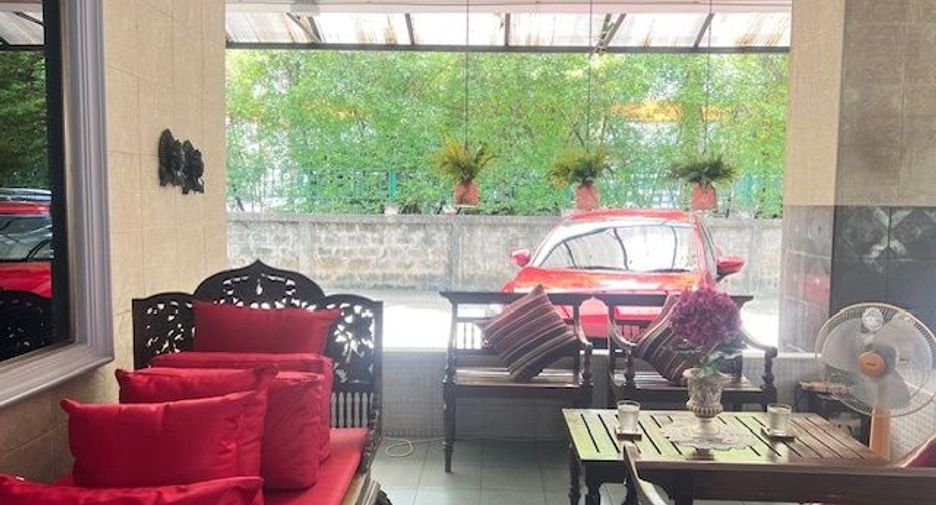For sale 37 bedrooms hotel in Mueang Chiang Mai, Chiang Mai