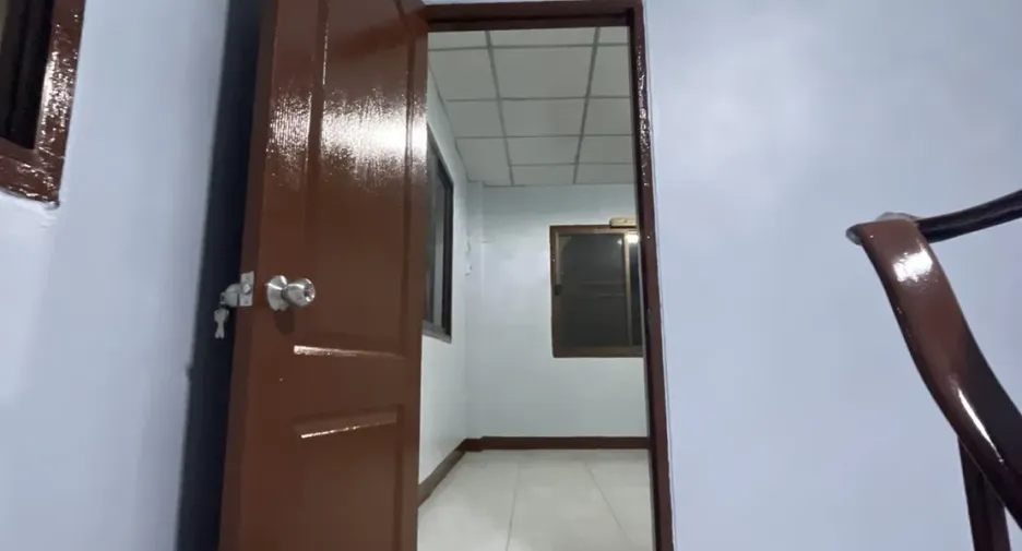 For rent 2 bedrooms townhouse in Mueang Samut Prakan, Samut Prakan