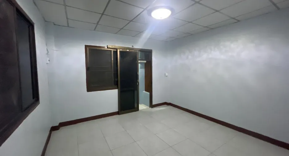 For rent 2 bedrooms townhouse in Mueang Samut Prakan, Samut Prakan