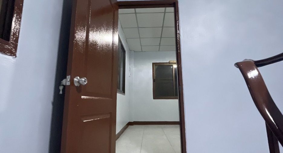 For rent 2 bedrooms townhouse in Mueang Samut Prakan, Samut Prakan