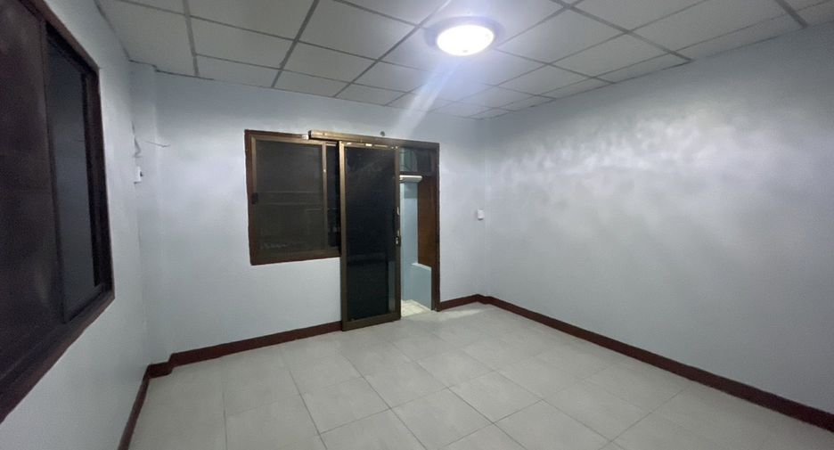 For rent 2 bedrooms townhouse in Mueang Samut Prakan, Samut Prakan
